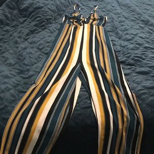 🎉5️⃣ for 2️⃣5️⃣ 🎉 
Angie striped jumpsuit